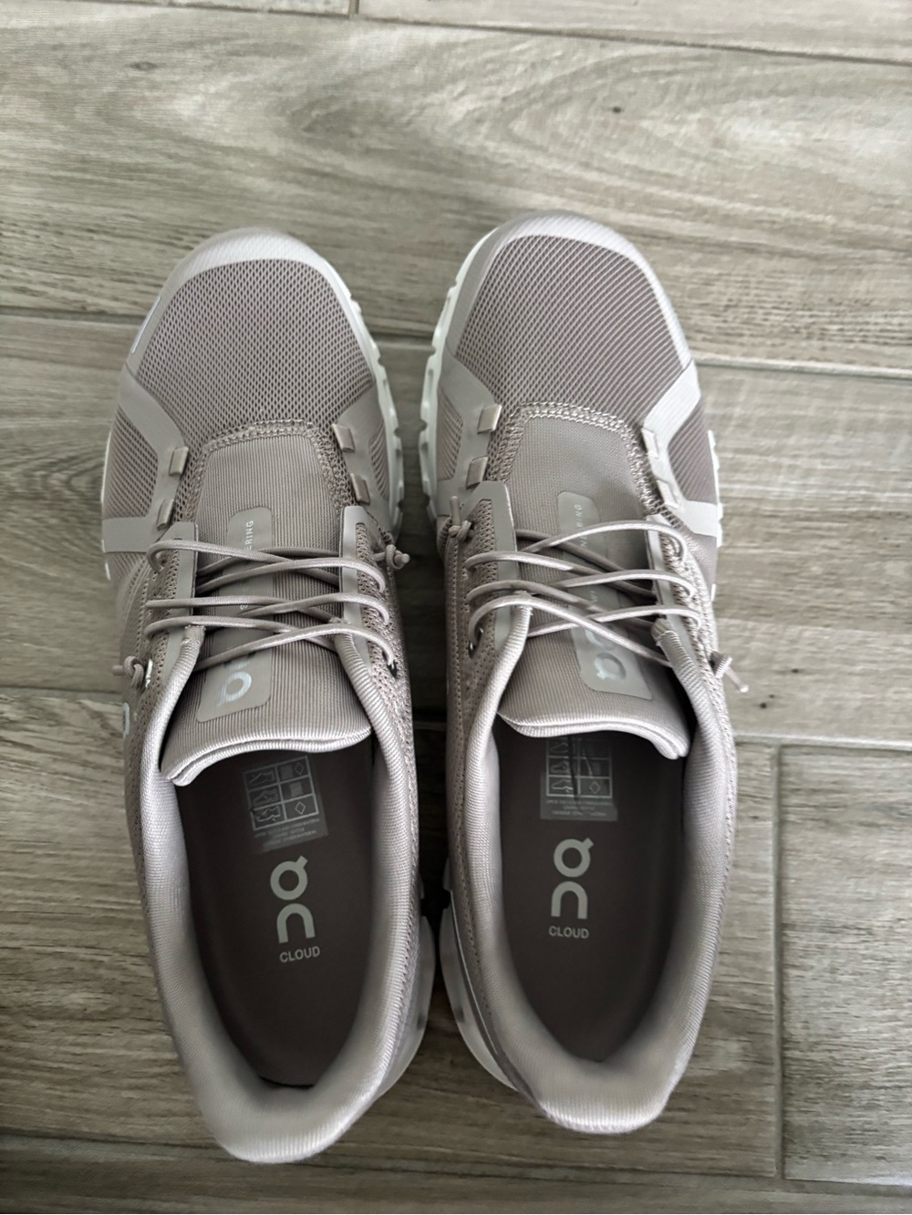 On Cloud trainers NWOT - Picture 2 of 6